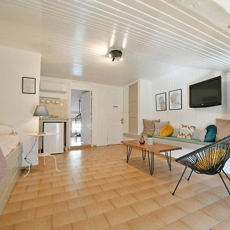 הידרה Athina Guesthouse מראה חיצוני תמונה