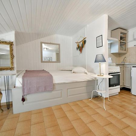 הידרה Athina Guesthouse מראה חיצוני תמונה