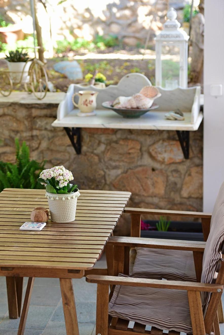 הידרה Athina Guesthouse מראה חיצוני תמונה