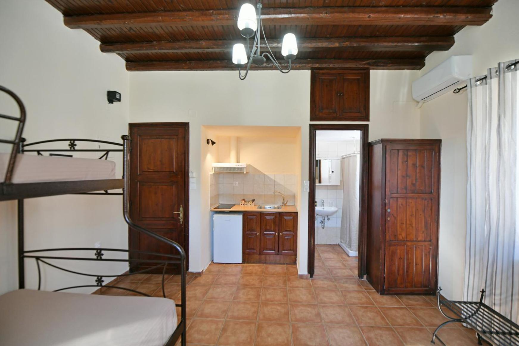 הידרה Athina Guesthouse מראה חיצוני תמונה