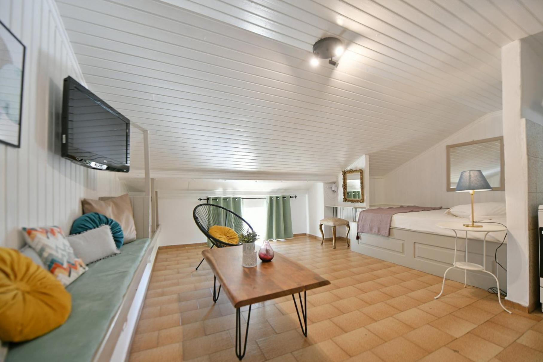 הידרה Athina Guesthouse מראה חיצוני תמונה