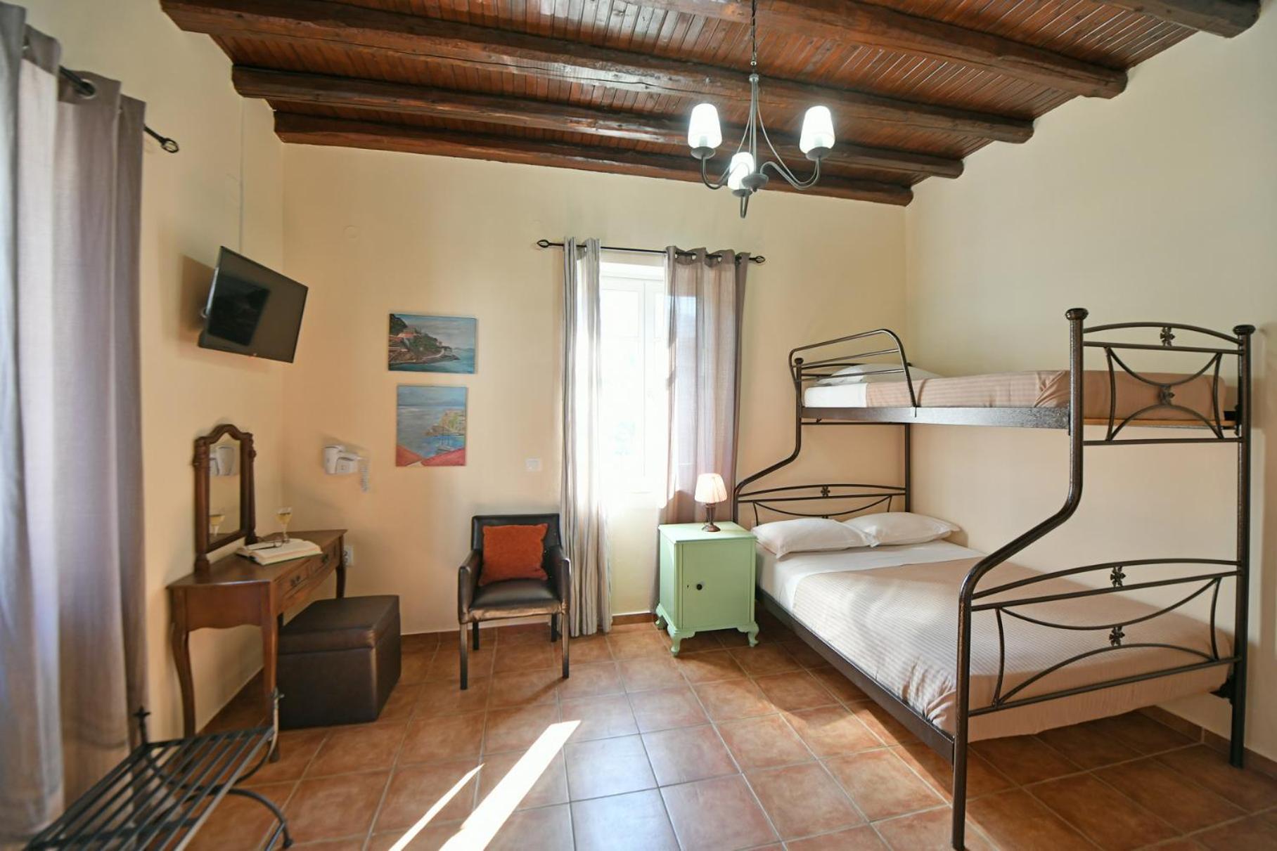 הידרה Athina Guesthouse מראה חיצוני תמונה