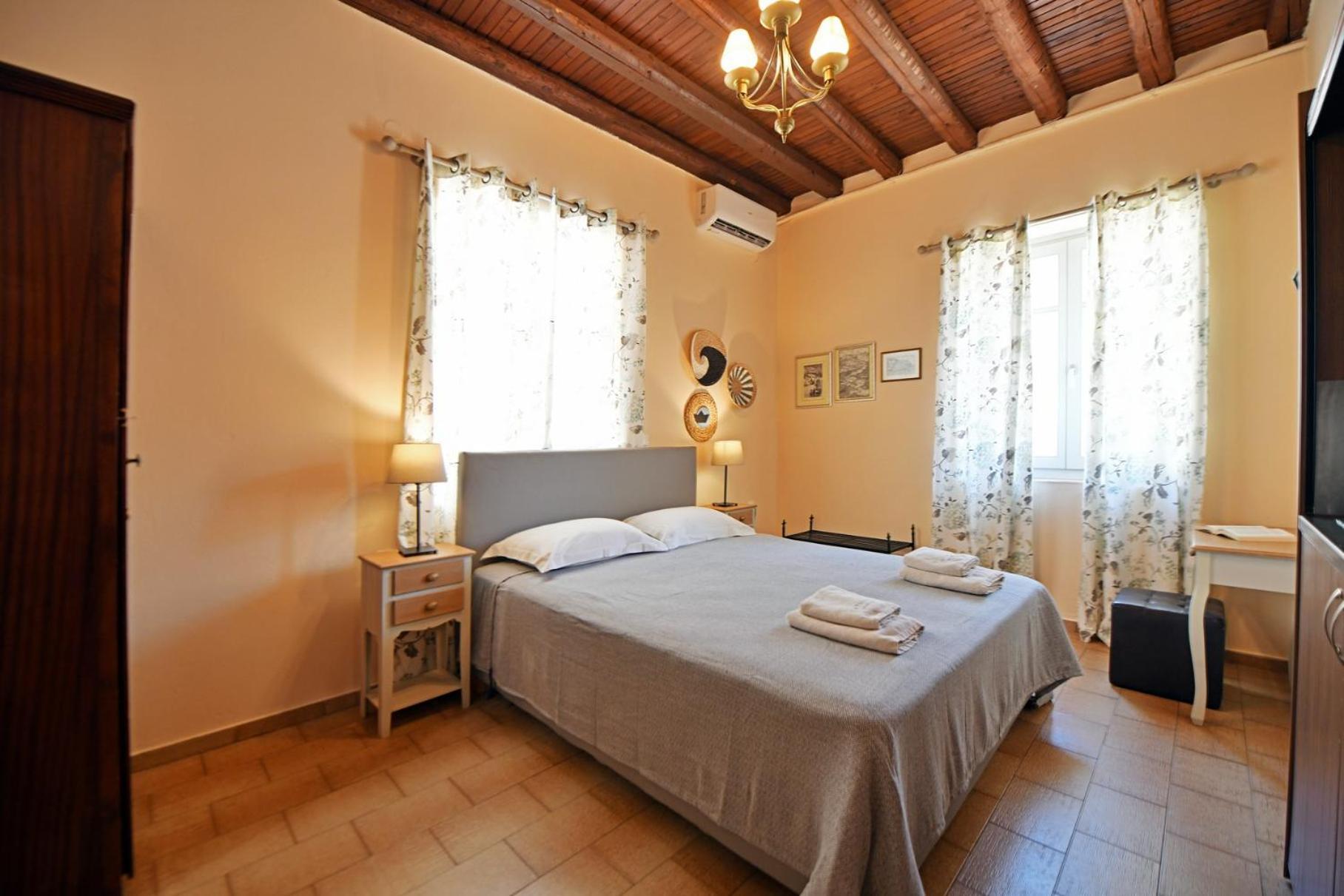 הידרה Athina Guesthouse מראה חיצוני תמונה